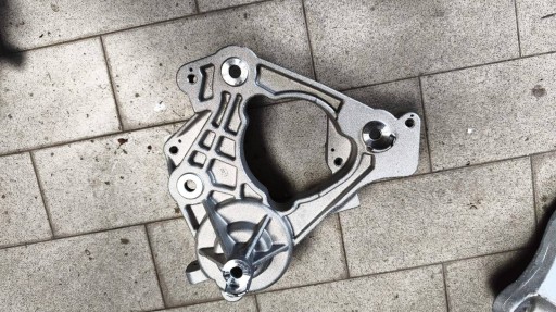 Stütze alternatora Renault Scenic E-Tech V 113105MZ0A