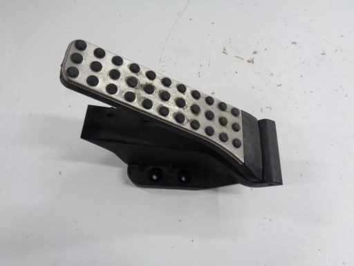 A2043000204 - MERCEDES W212 C207 W207 педаль акселератора