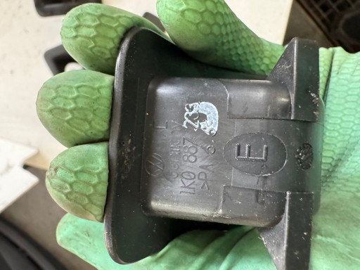 Support plaque Couvre isofix Volkswagen OE 1K0887233 4 sztuki