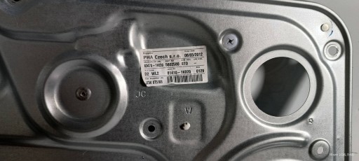 HYUNDAI IX20 KIA VENGA schaltgetriebe fensterhebermotor links heck 834701K030