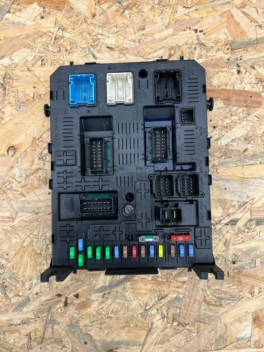 Блок запобіжників citroen oe 9678477180