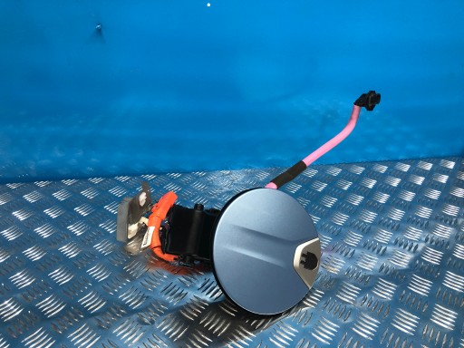 Toyota prius вилка в розетке крышки зарядки