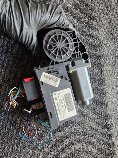 M1S830002359 - Мотор лівого вікна мотор peugeot 307 cc 01-08 9651735280