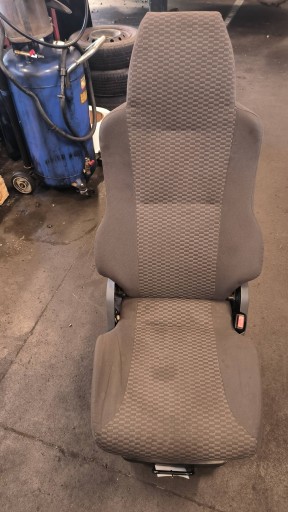 seat front of the passenger MAN TGL 12.210
