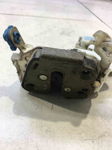 lock door right front TERRANO II 8055291L60