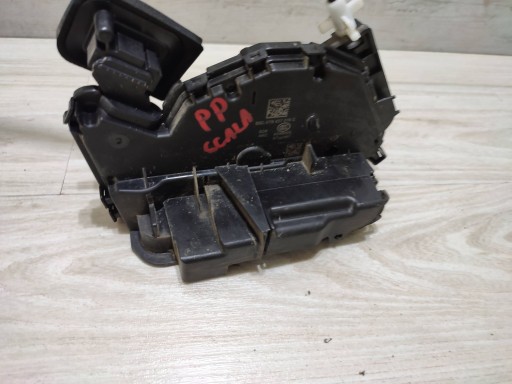 Skoda Scala 2020 front side right lock door przednich