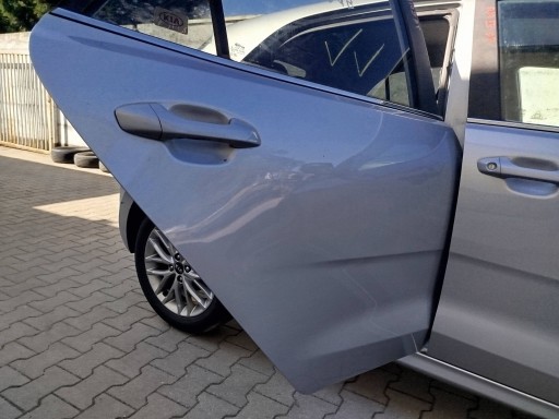 KIA RIO IV dveře pravý záď zadní pravé holé ROZEBRANE bez prislusenstvi 2017