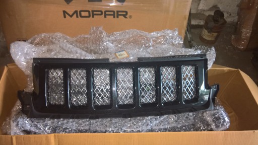 1ZW79AXRAB - Jeep Grand Cherokee 2012-2013 Решетка радиатора Решетка радиатора 1ZW79AXRAA