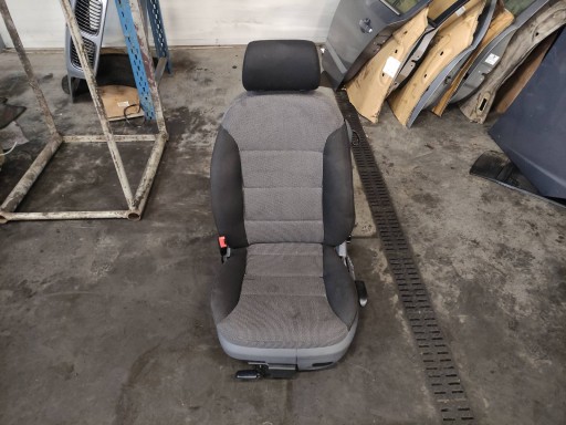 Переднє ліве сидіння AUDI A3 8L HB 3D