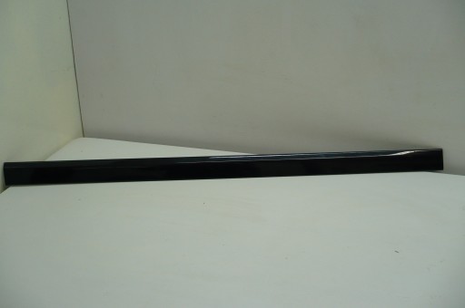 VOLVO S60 V70 XC70 and LIFT 04-10 moulding door right front central