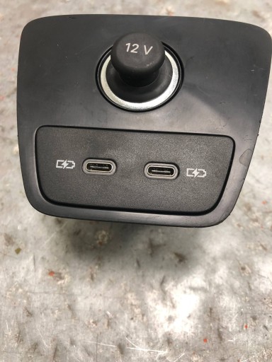 adapter USB-C ZAPALNICZKI AUDI Q4 E-TRON 2G6035954 89A863324A