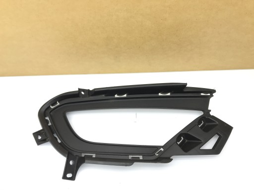 86562-C8110 - HYUNDAI I20 II решітка галогенна рамка бампера ліва