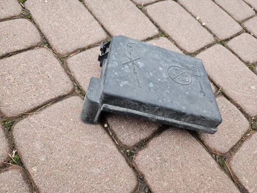 Gehäuse Blende Abdeckung des Sicherungskastens Opel Corsa E 39068001