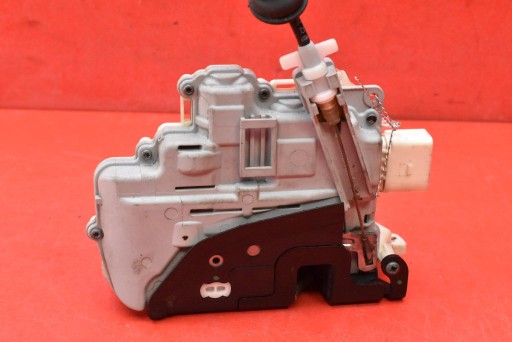 lock door left front front EU 3C1837015A VW PASSAT B7 KOMBI 10-15