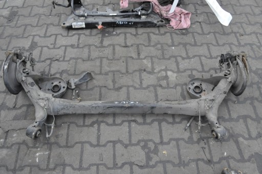 Toyota prius ii задня балка підвіски + хомути