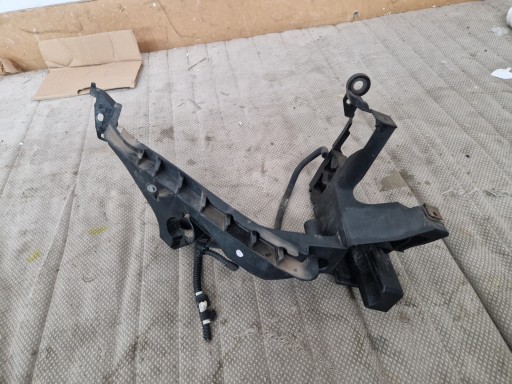 8K0805608B - AUDI A4 B8 LIFT правое крепление под лампу