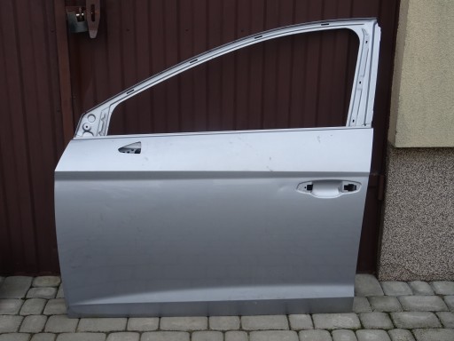 5f0831611 - Сидіння леон iii 5f0 вхідні двері зліва