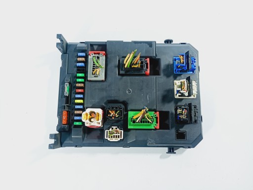 Module Module fusibles OE 9666852380 CITROEN C3 Picasso 1 et 08-15