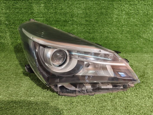 REFLEKTOR right front TOYOTA YARIS III LIFT lens LED NR.R1470