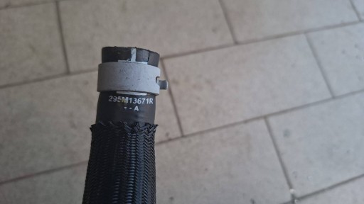 vedenie hadica vody Renault 4 5 E-Tech 295M13671R