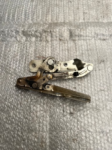 AM51R16800AF - ПЕТЛЯ КАПОТА ПРАВА FORD C MAX MK2