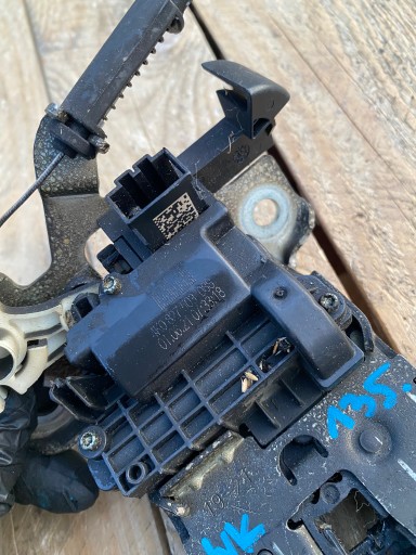 lock bonnet boot AUDI A6 C8 18- 4K0827503