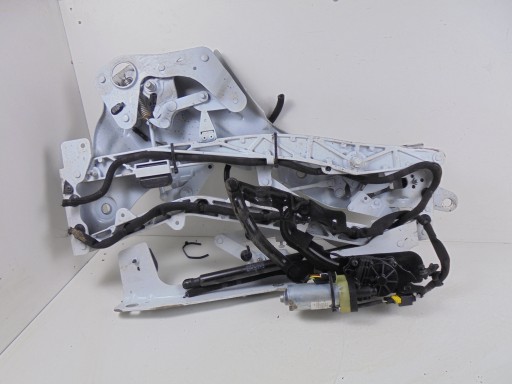 ПЕТЛЯ КРИШКИ БАГАЖНИКА ПРАВА E95313452 RENAULT MEGANE III
