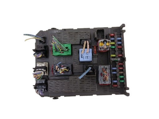 PEUGEOT 807 CITROEN C8 et Module fusibles 1400310480