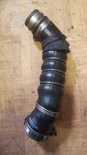 AUDI A4 B7 Труба інтеркулера 8E0145790J 2.0 TDI