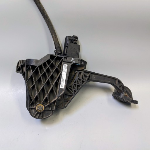 ПЕДАЛЬ СЦЕПЛЕНИЯ CADI III 1K1721059BA