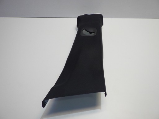 A1186900500 - CLA II W118 2022 крышка центральной правой стойки