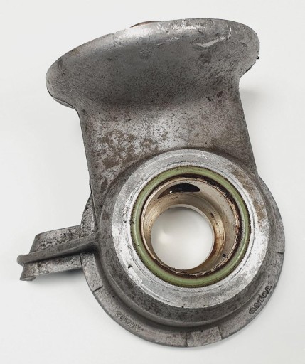 B63049 - ОСНОВАНИЕ МАСЛЯНОГО ФИЛЬТРА VOLVO 940 3.0 9142902