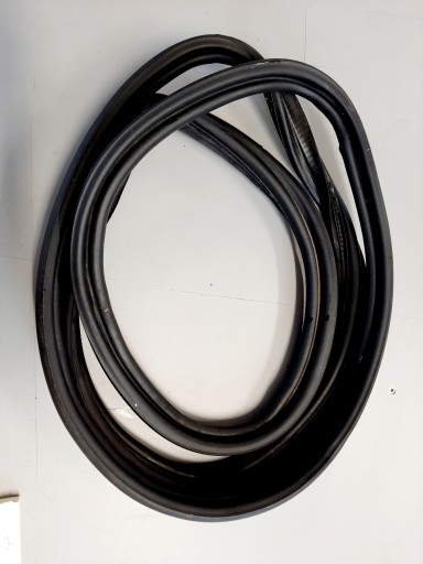 A2077500798 2077500798 - Ущільнення кришки багажника MERCEDES W207 2076920376