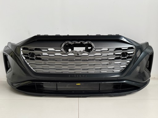 4KE.807.725 - Audi q8 e-tron 4ke бампер оригінальний в комплекті під камеру 6 pdc