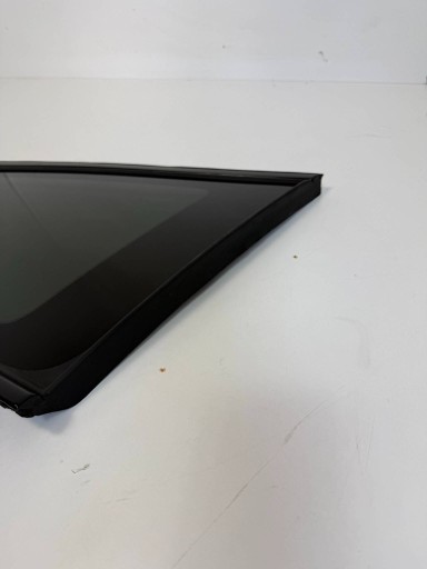 Volvo V60 II 2022 right side window bodywork rear 31651506