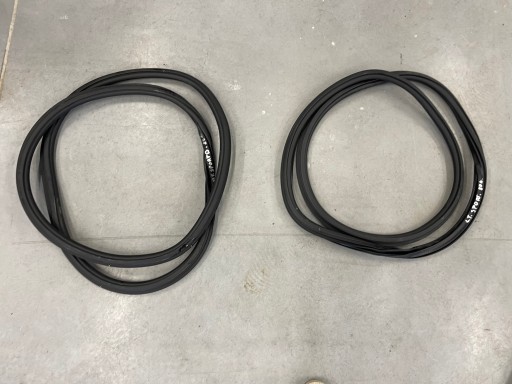 80A - ПРОКЛАДКА ДВЕРИ ЛЕВАЯ ПРАВАЯ ЗАДНЯЯ Q5 80F LIFT SPORTBACK ОРИГИНАЛ