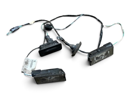bouton pour l'ouverture du capot Renault Megane 3 2nd facelift 2014 240506560R