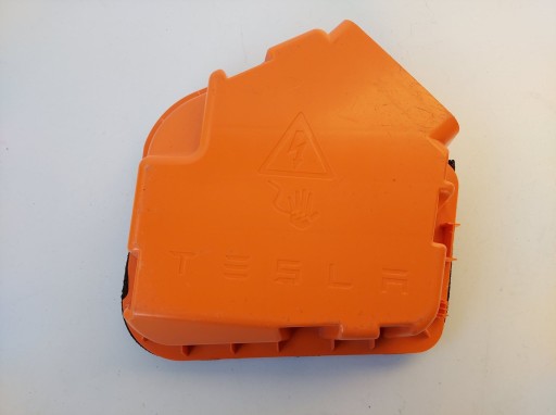 1479255-00-B - Кришка порту внутрішньої зарядки tesla model 3