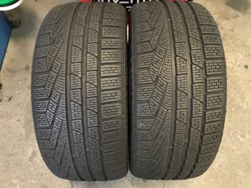 2 gume zimske 235/35R19 Pirelli Sottozero Serie II 7mm