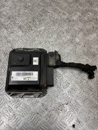 control unit of the engine computer OPEL ASTRA J 1.7 CDTI 155577647
