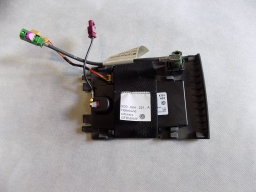 5Q0035726 - DW e-GOLF 7 порт USB усилитель сигнала 5G0980611