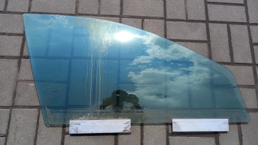 Стекло передней правой двери VOLVO S60