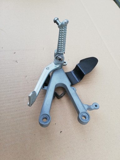 Підніжка водія права Yamaha R1 2009