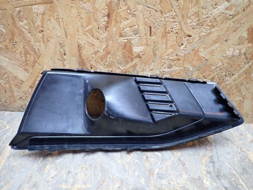 left grid of a bumper of the front AUDI A4 B9 8W LIFT 2019-2024R 8W0807681AJ