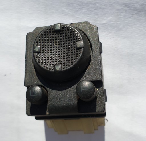 switch POKRETLO REGULACJA of mirrors ZEWNETRZNYCH VW GOLF III 1H POLO 6N