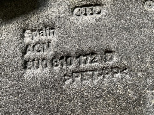 AUDI Q3 8U LIFT mudguard right rear part 8U0810172D