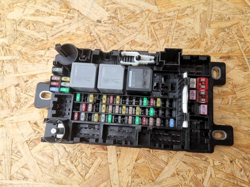 Блок предохранителей range rover evoque ii l551 m8d2-14n030-aa