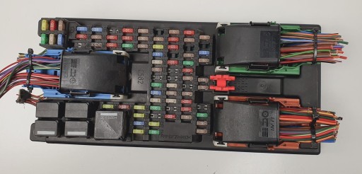 AH22-14F041-AG - Блок предохранителей discovery iv l319 2.7 v6 d