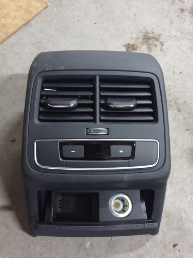 8W0857952 - AUDI A4 8W вентиляційна решітка задня + панель Клими задня