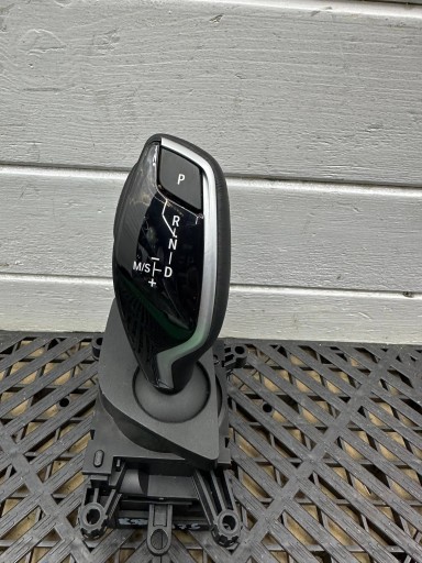páčka změny převodů BMW 5 G30 G31 945875102